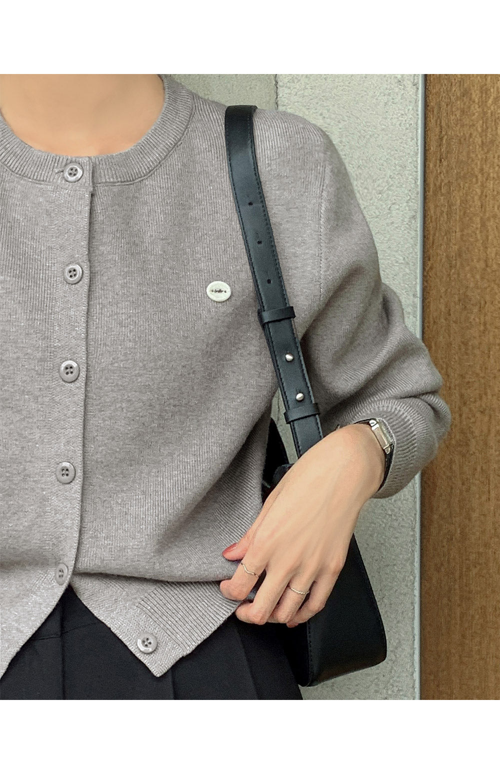 온리 프리미엄 소프트 심볼 니트 가디건