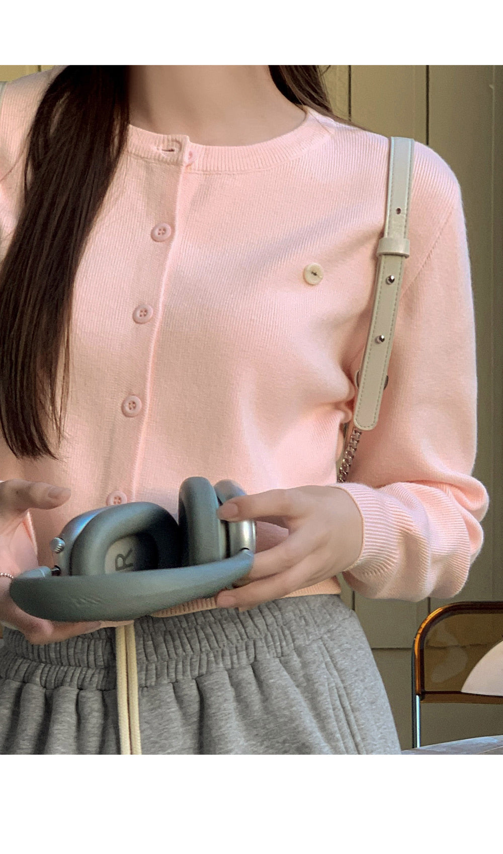 온리 프리미엄 소프트 심볼 니트 가디건